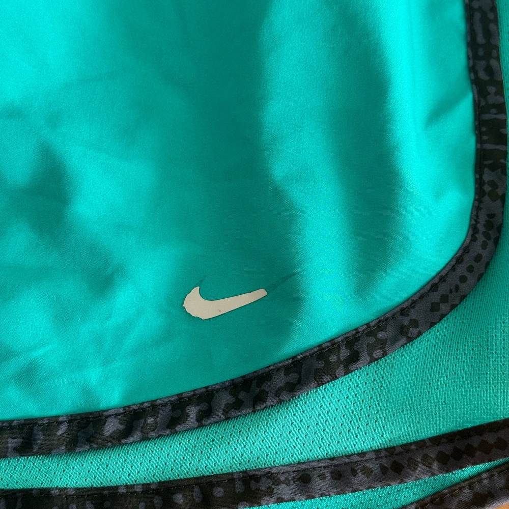 NIKE Womens Plus Tempo Running Fitness Shorts Green 1X - Picture 2 of 4
